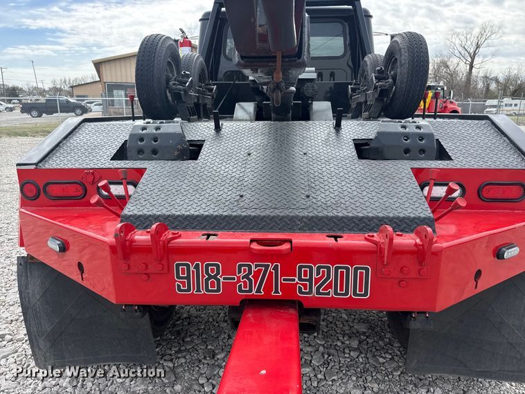 image for item DO8481 1997 International 4700 tow truck