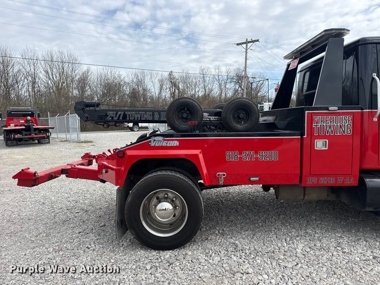 image for item DO8481 1997 International 4700 tow truck
