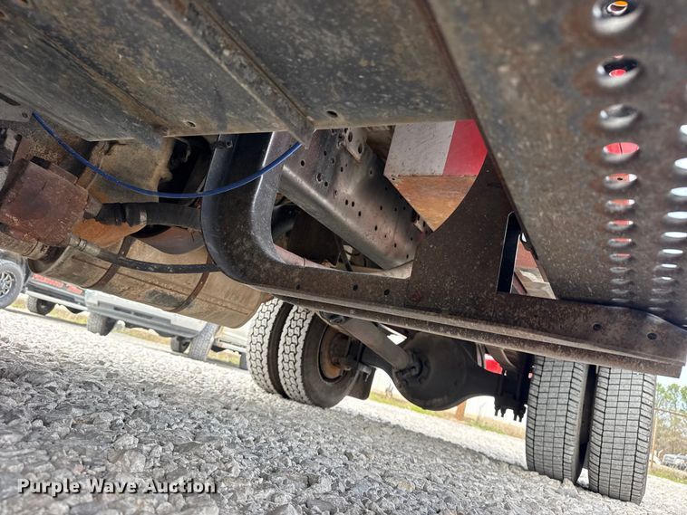 image for item DO8481 1997 International 4700 tow truck