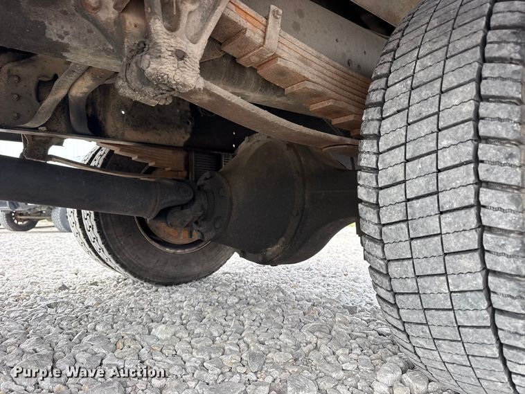 image for item DO8481 1997 International 4700 tow truck