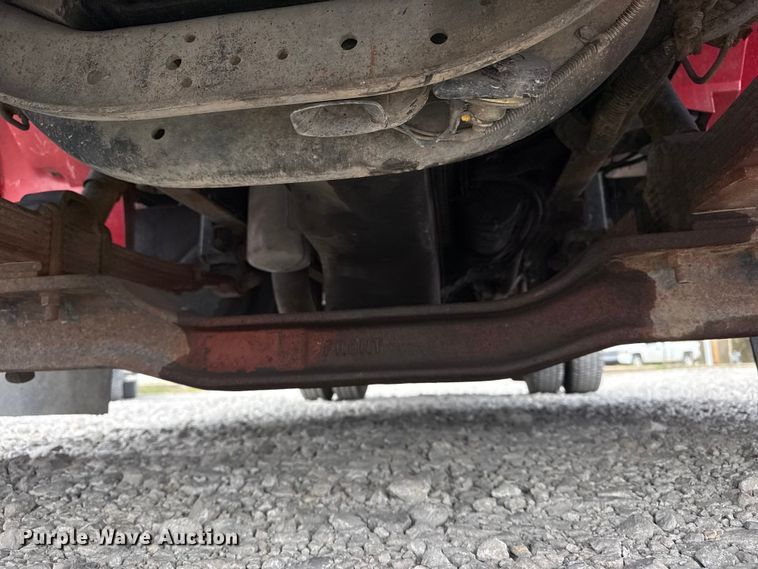 image for item DO8481 1997 International 4700 tow truck