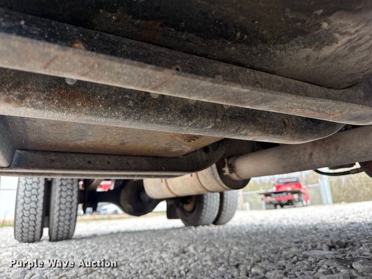 image for item DO8481 1997 International 4700 tow truck