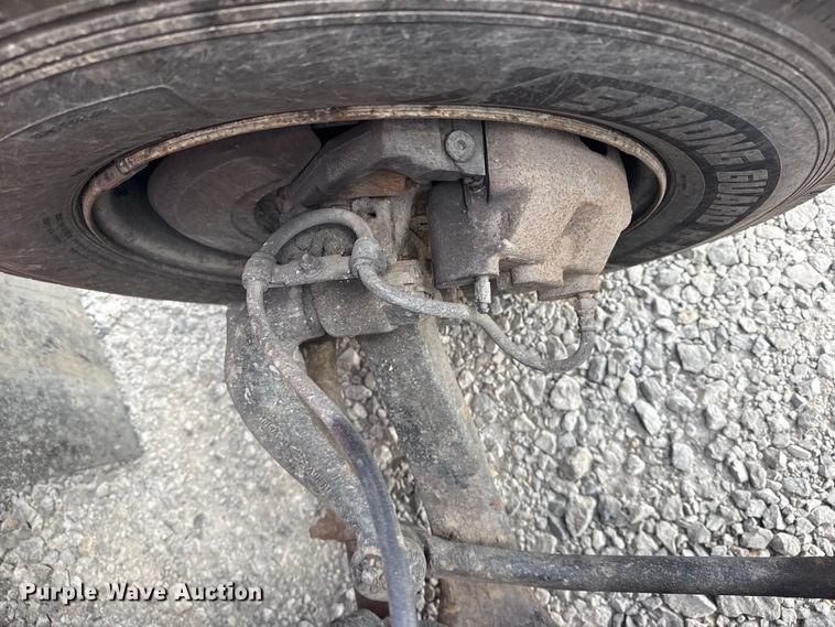 image for item DO8481 1997 International 4700 tow truck