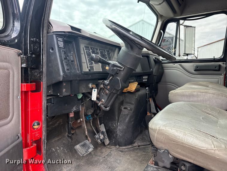 image for item DO8481 1997 International 4700 tow truck