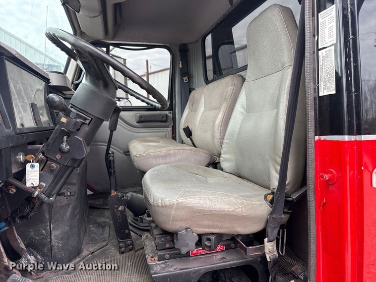 image for item DO8481 1997 International 4700 tow truck