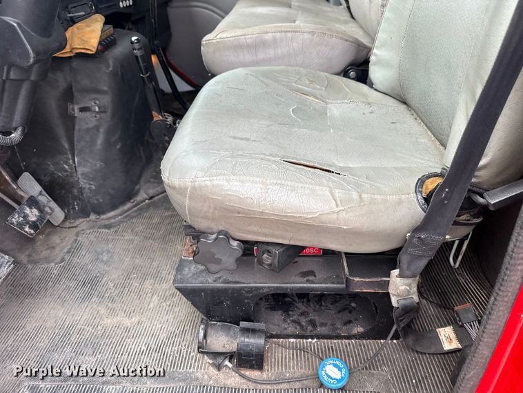 image for item DO8481 1997 International 4700 tow truck