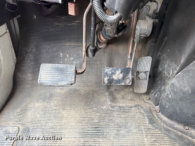 image for item DO8481 1997 International 4700 tow truck