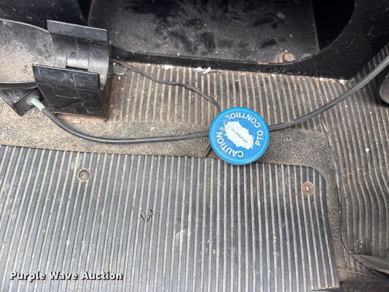 image for item DO8481 1997 International 4700 tow truck