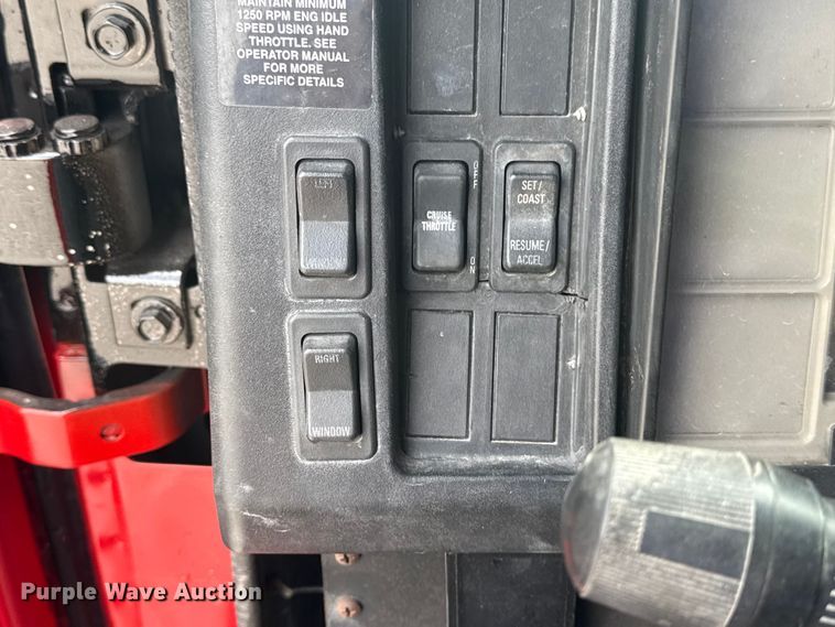 image for item DO8481 1997 International 4700 tow truck