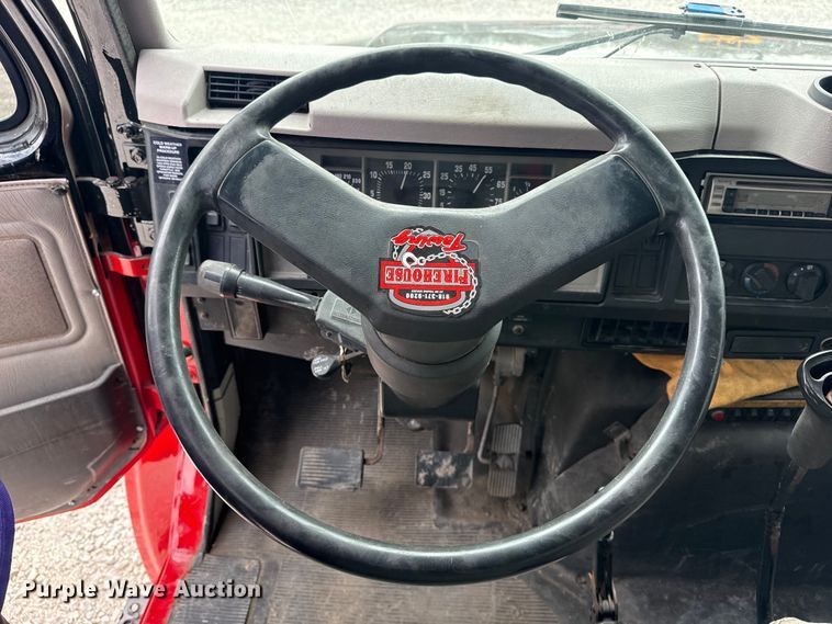 image for item DO8481 1997 International 4700 tow truck