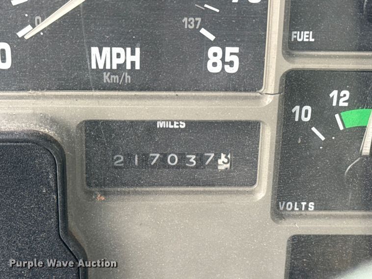 image for item DO8481 1997 International 4700 tow truck