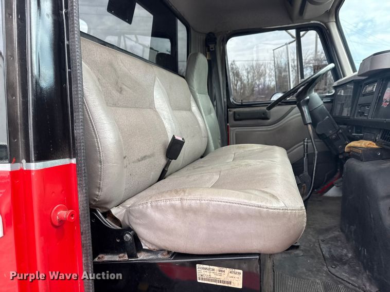 image for item DO8481 1997 International 4700 tow truck