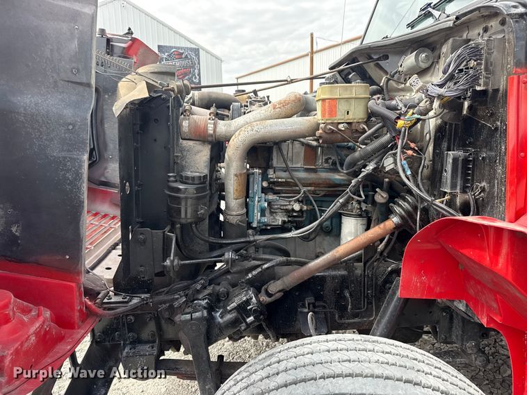 image for item DO8481 1997 International 4700 tow truck