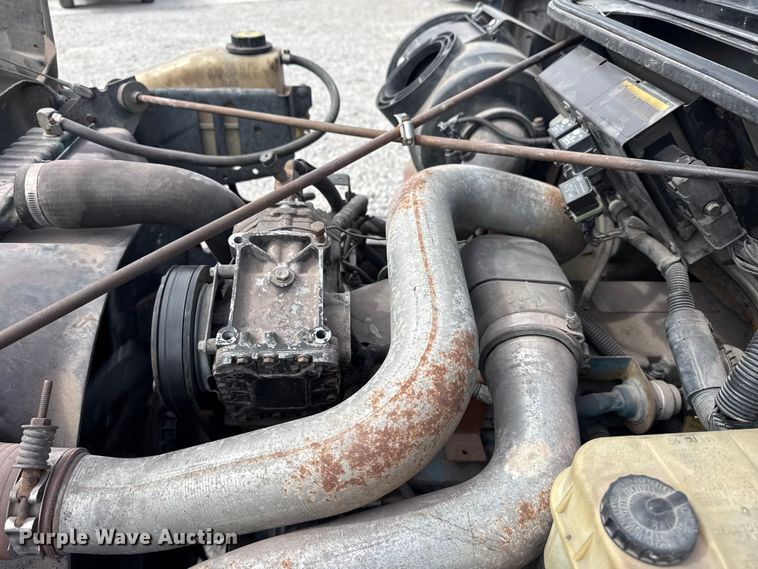 image for item DO8481 1997 International 4700 tow truck