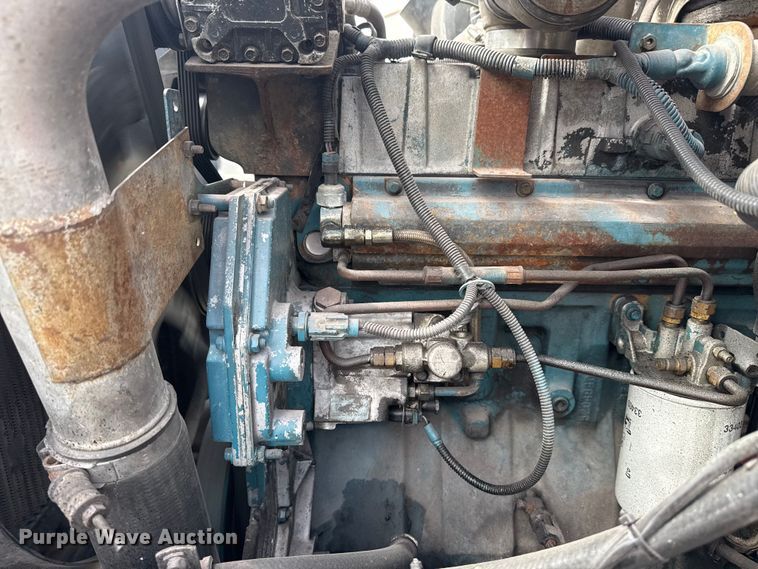 image for item DO8481 1997 International 4700 tow truck