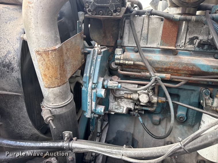 image for item DO8481 1997 International 4700 tow truck