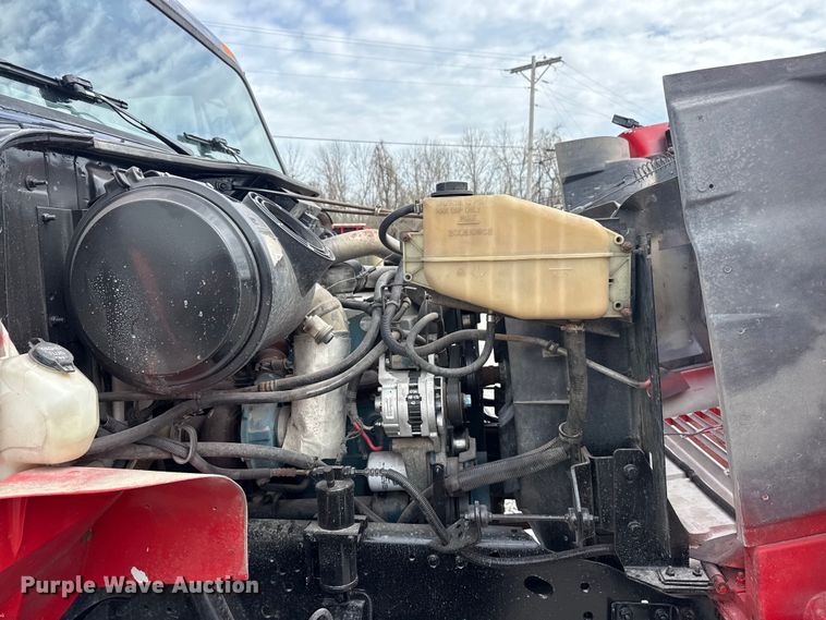 image for item DO8481 1997 International 4700 tow truck