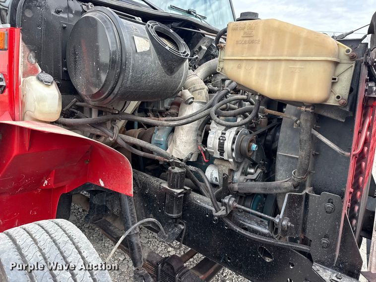 image for item DO8481 1997 International 4700 tow truck