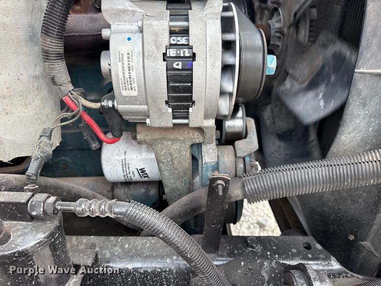 image for item DO8481 1997 International 4700 tow truck