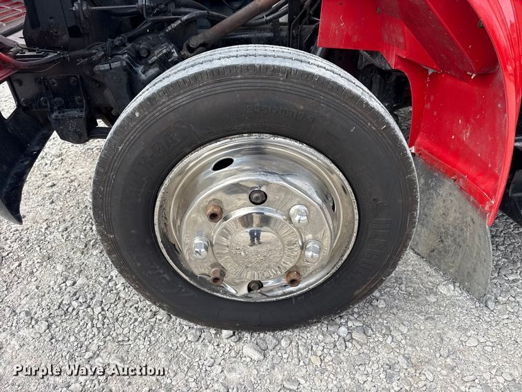 image for item DO8481 1997 International 4700 tow truck