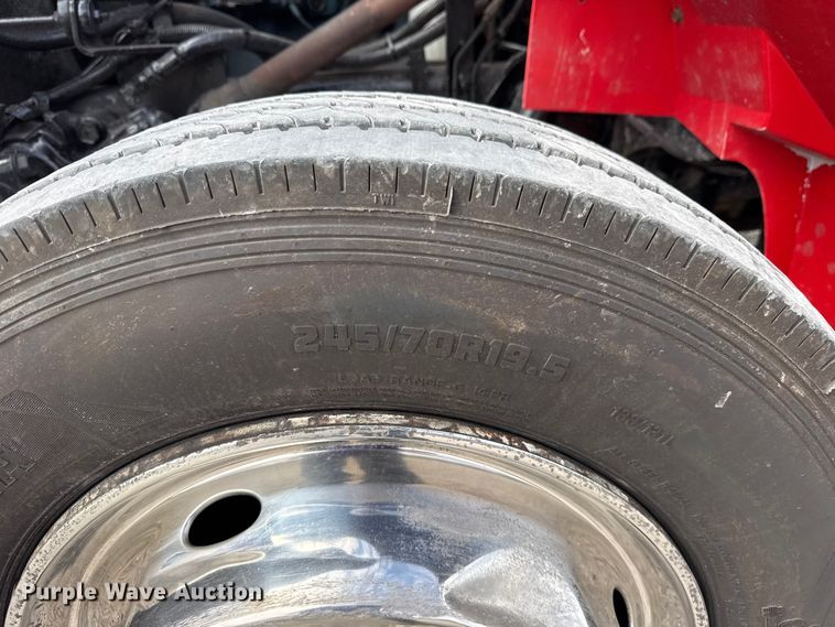 image for item DO8481 1997 International 4700 tow truck