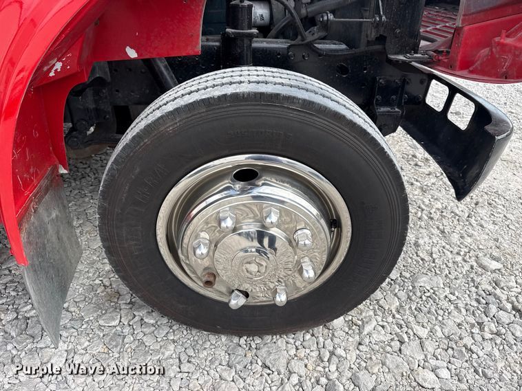 image for item DO8481 1997 International 4700 tow truck