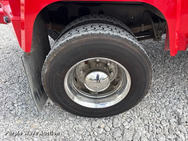 image for item DO8481 1997 International 4700 tow truck