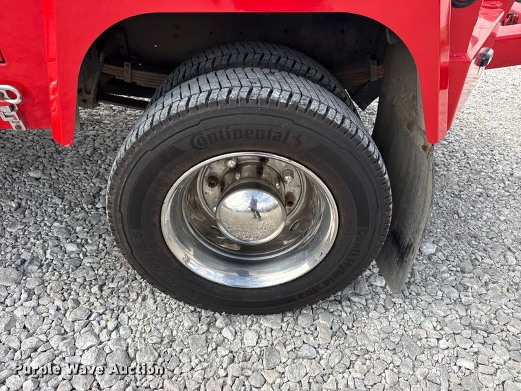 image for item DO8481 1997 International 4700 tow truck