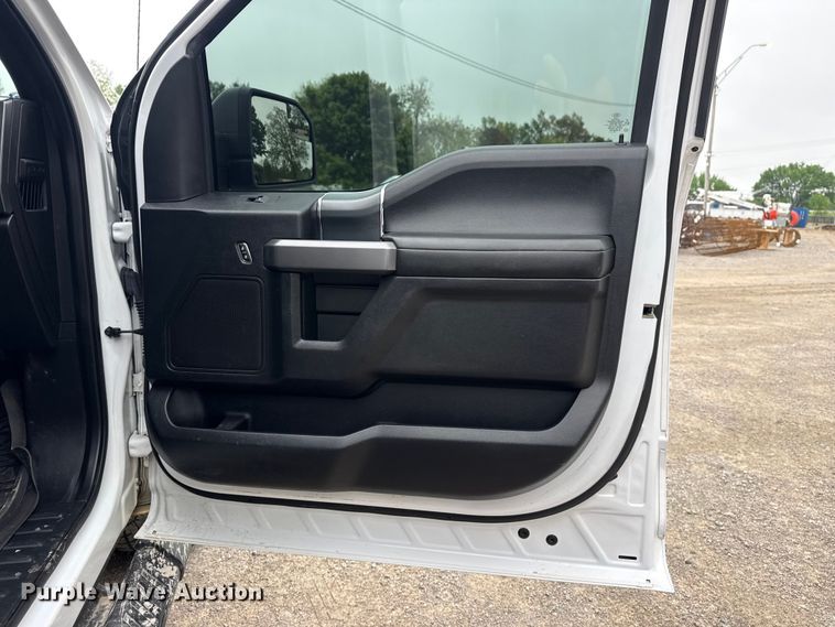 image for item DO8502 2019 Ford F150 Crew Cab pickup truck