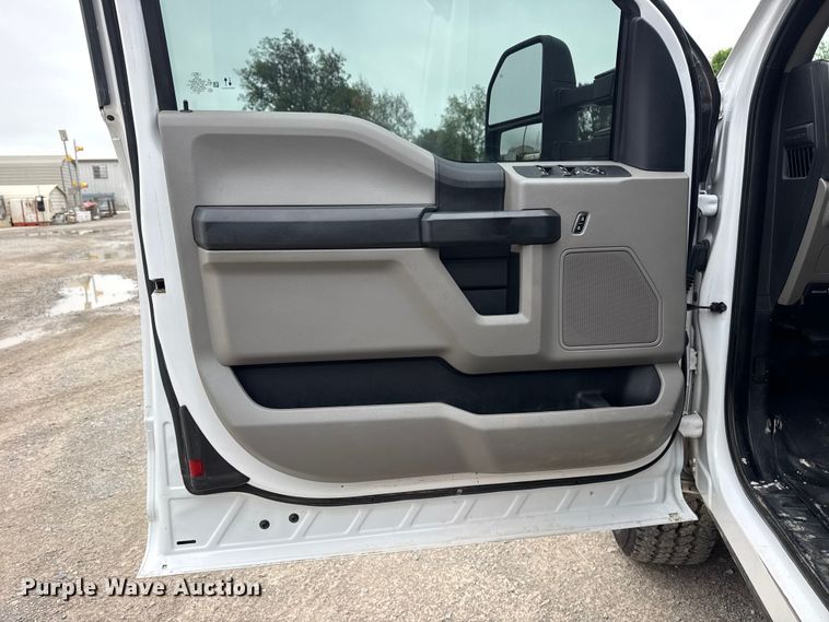 image for item DO8503 2020 Ford F350 Super Duty Ext. Cab pickup truck