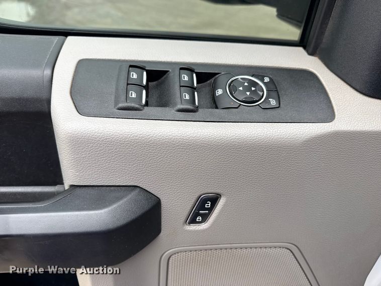image for item DO8503 2020 Ford F350 Super Duty Ext. Cab pickup truck