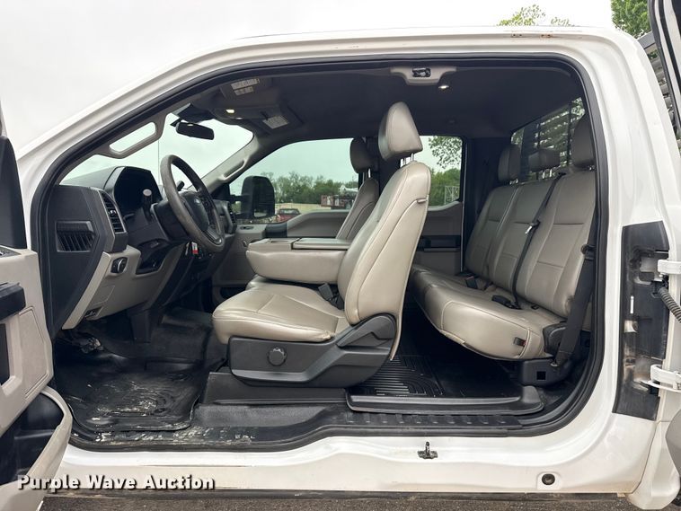 image for item DO8503 2020 Ford F350 Super Duty Ext. Cab pickup truck