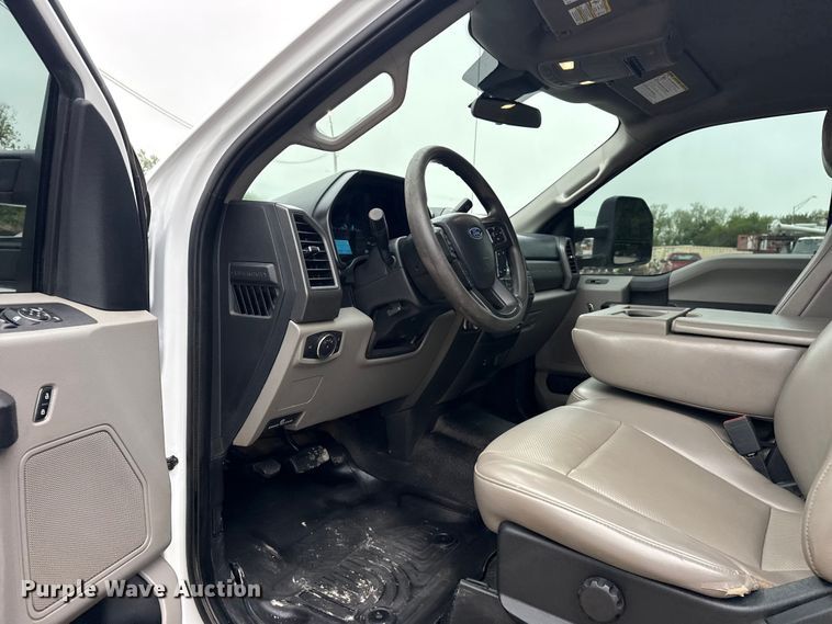 image for item DO8503 2020 Ford F350 Super Duty Ext. Cab pickup truck