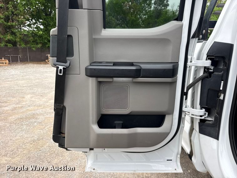 image for item DO8503 2020 Ford F350 Super Duty Ext. Cab pickup truck
