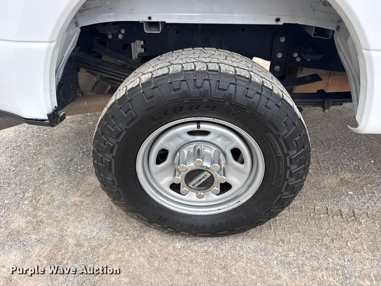 image for item DO8503 2020 Ford F350 Super Duty Ext. Cab pickup truck