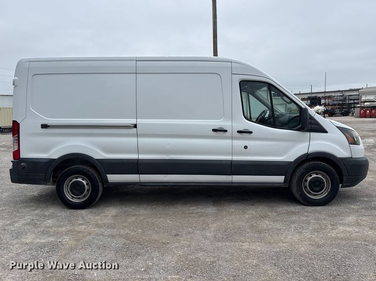 image for item DO8504 2017 Ford Transit 250 van