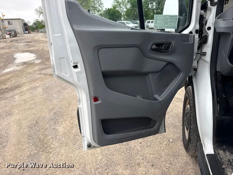 image for item DO8504 2017 Ford Transit 250 van