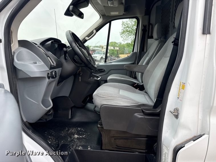image for item DO8504 2017 Ford Transit 250 van