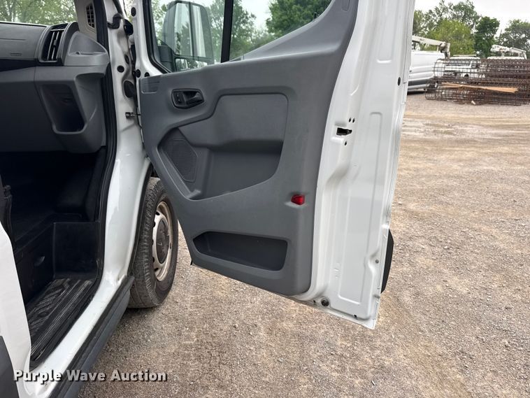 image for item DO8504 2017 Ford Transit 250 van
