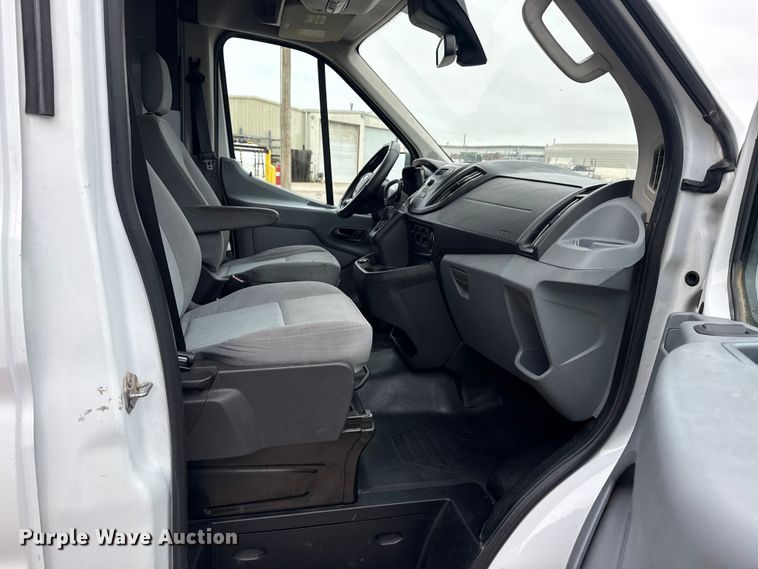 image for item DO8504 2017 Ford Transit 250 van