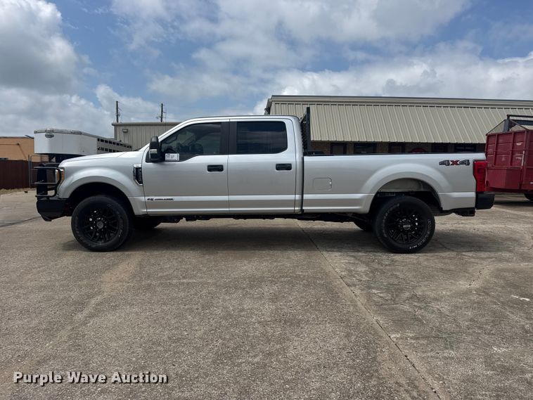 image for item DO8506 2017 Ford F250 Super Duty Crew Cab pickup truck