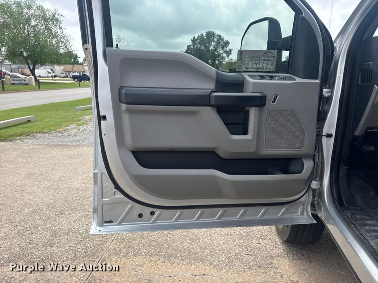 image for item DO8506 2017 Ford F250 Super Duty Crew Cab pickup truck