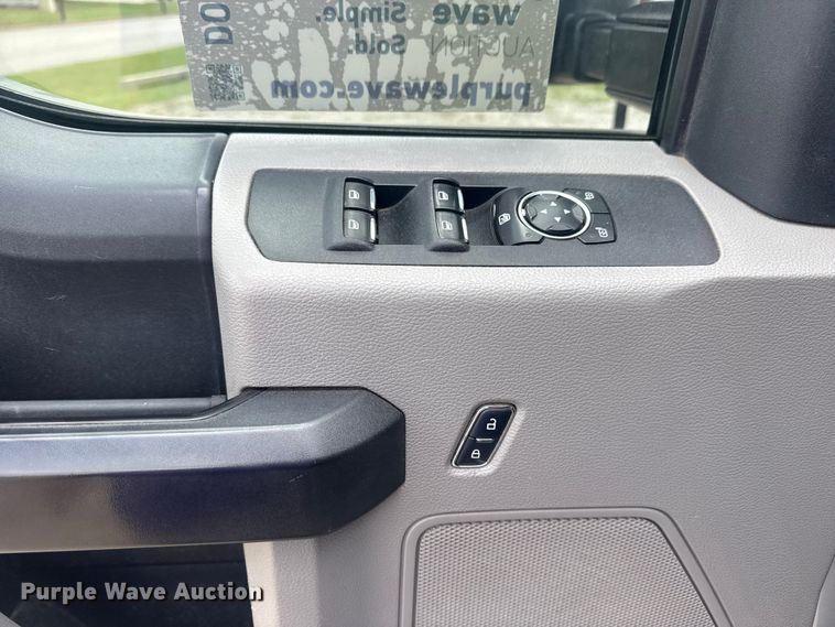 image for item DO8506 2017 Ford F250 Super Duty Crew Cab pickup truck