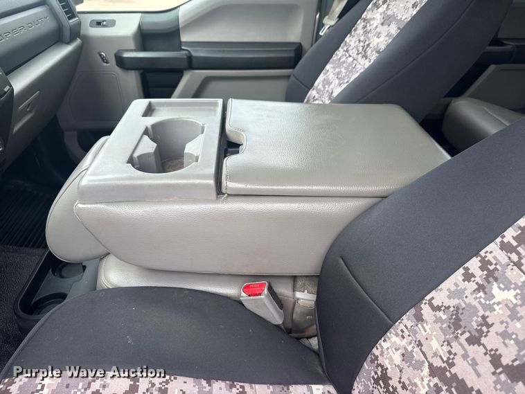 image for item DO8506 2017 Ford F250 Super Duty Crew Cab pickup truck