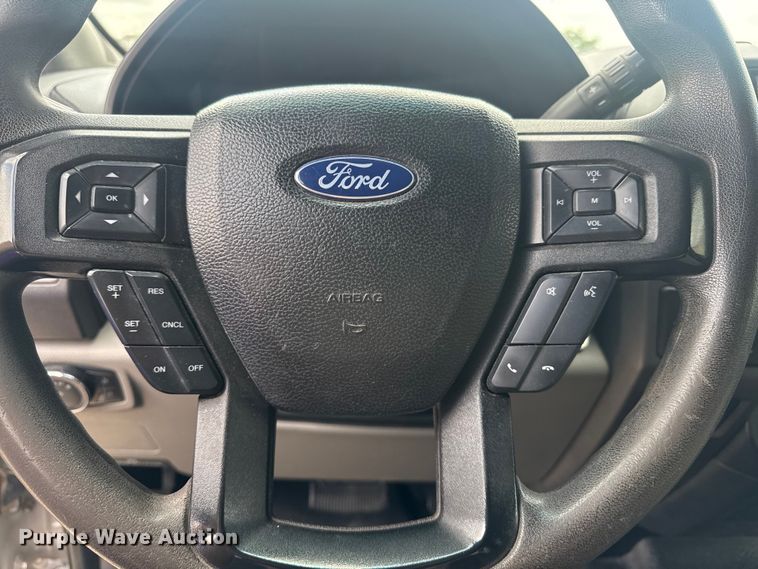 image for item DO8506 2017 Ford F250 Super Duty Crew Cab pickup truck