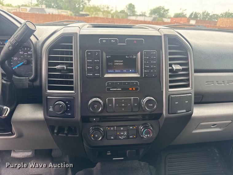 image for item DO8506 2017 Ford F250 Super Duty Crew Cab pickup truck