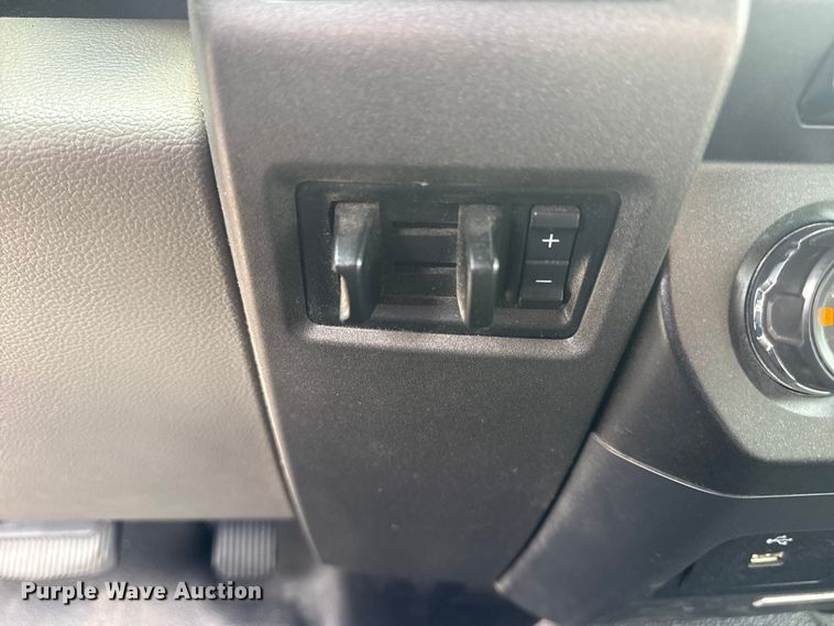 image for item DO8506 2017 Ford F250 Super Duty Crew Cab pickup truck