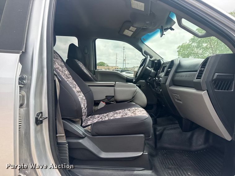 image for item DO8506 2017 Ford F250 Super Duty Crew Cab pickup truck