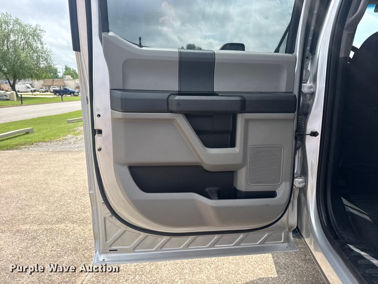 image for item DO8506 2017 Ford F250 Super Duty Crew Cab pickup truck