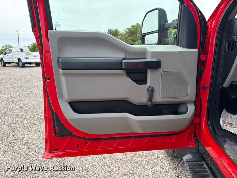 image for item DO8522 2019 Ford F550 Ext. Cab flatbed truck